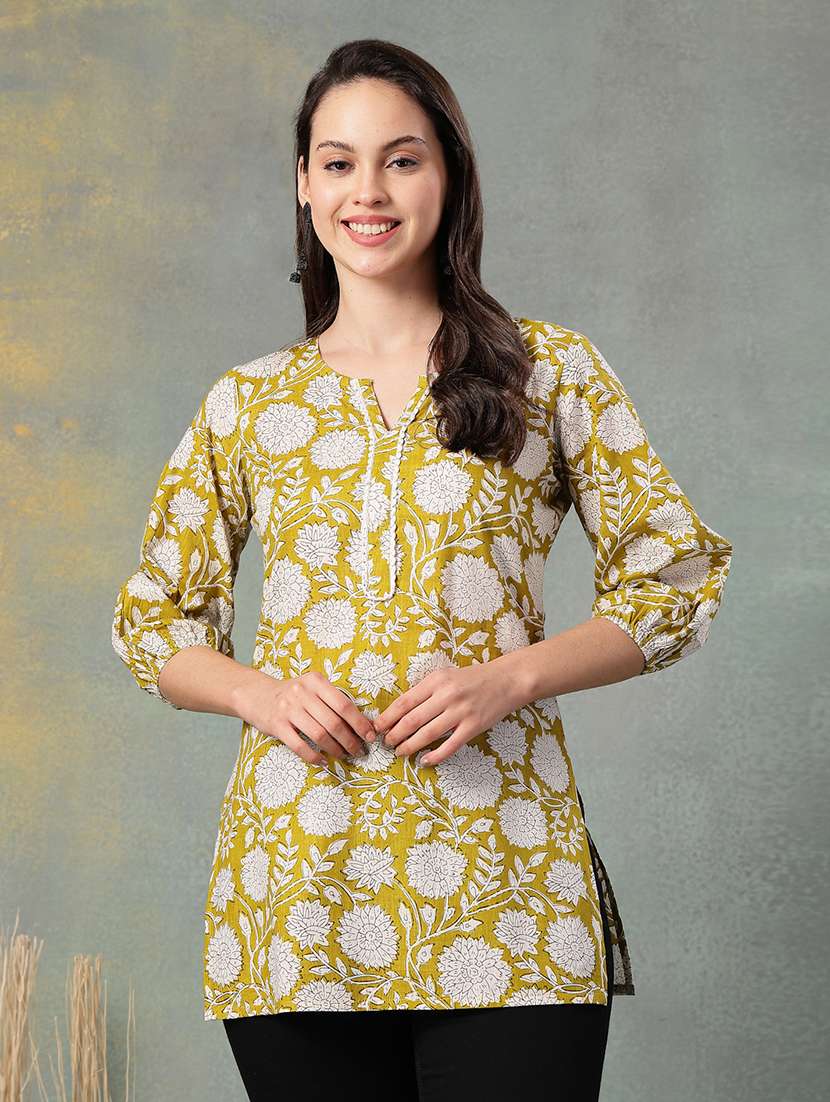 women printed three quarter sleeve straight kurti