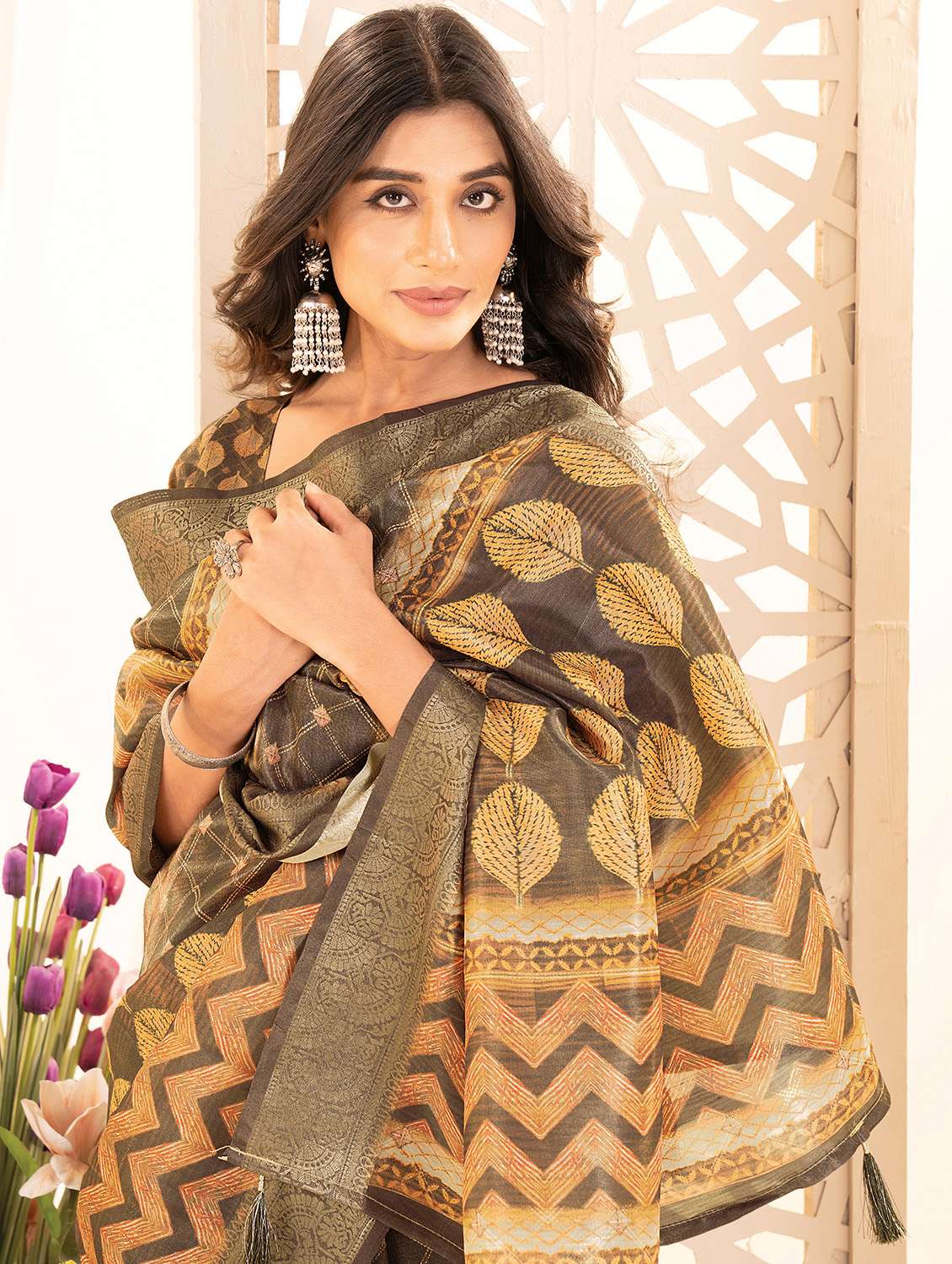 women printed bordered saree with blouse - 22041068 -  Standard Image - 1