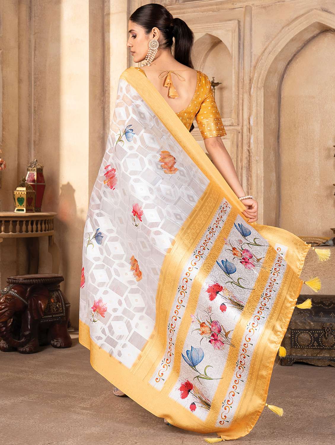 women printed casual wear saree with blouse - 22041071 -  Standard Image - 1