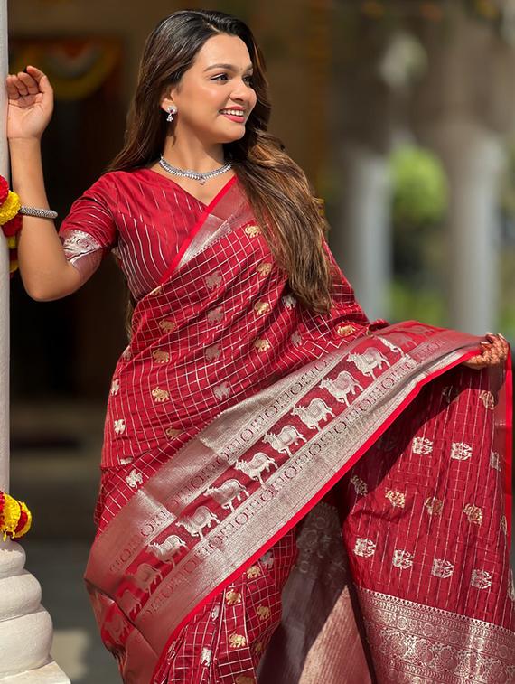 women self design banarasi saree with blouse - 22041093 - Standard Image - 4
