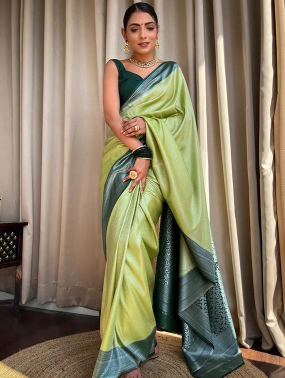 women self design banarasi saree with blouse - 22041100 - Standard Image - 1