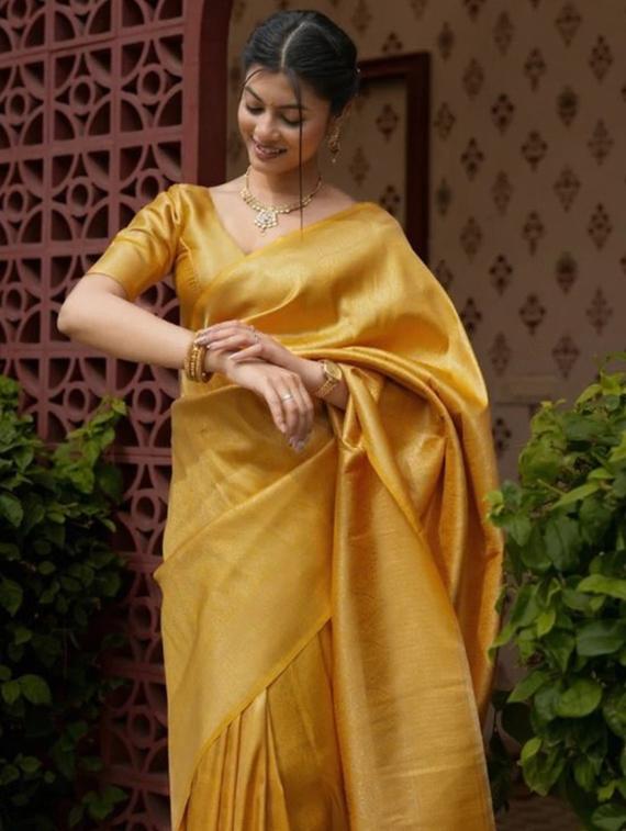 women self design banarasi saree with blouse - 22041109 - Standard Image - 4