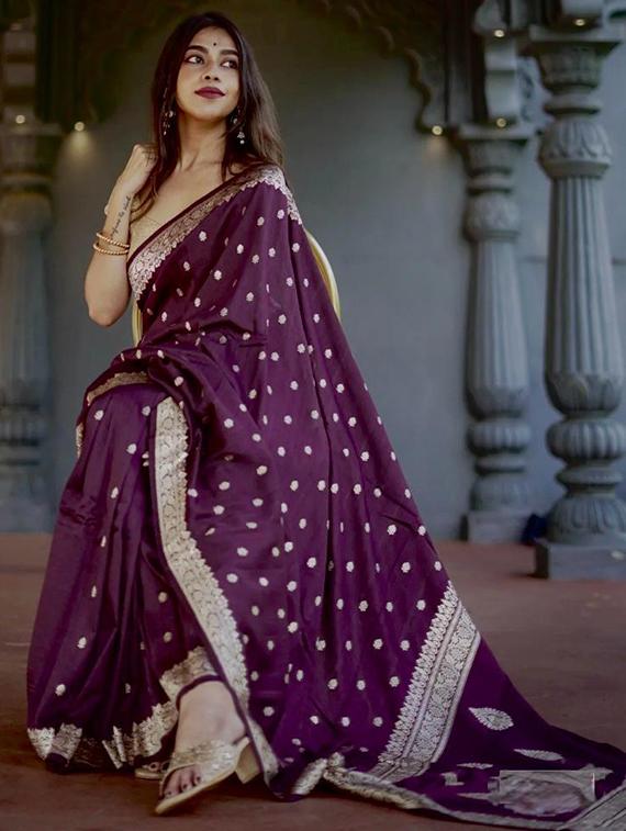 women self design banarasi saree with blouse - 22041120 - Standard Image - 1