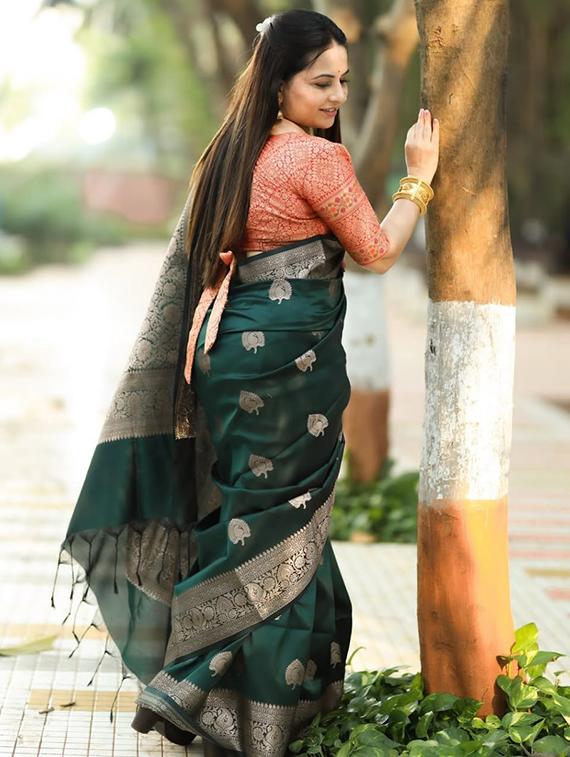 women self design banarasi saree with blouse - 22041125 - Standard Image - 1
