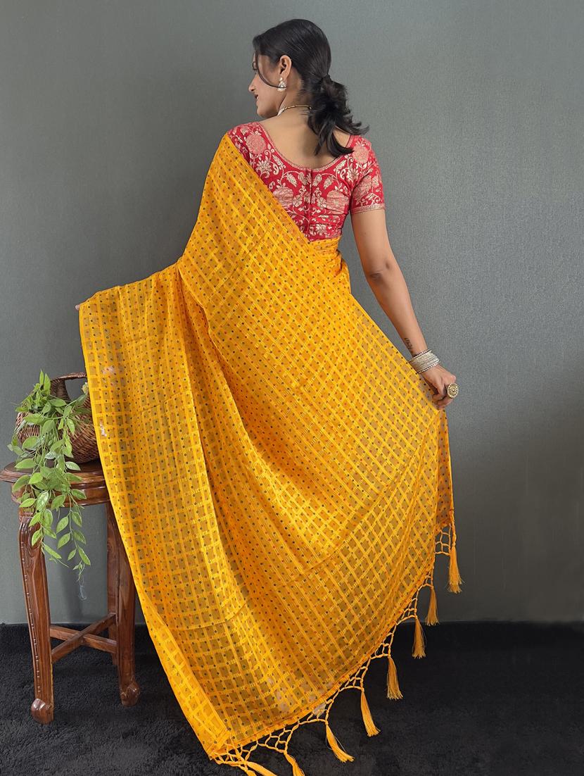 women bandhani printed saree with blouse - 22041436 - Standard Image - 4