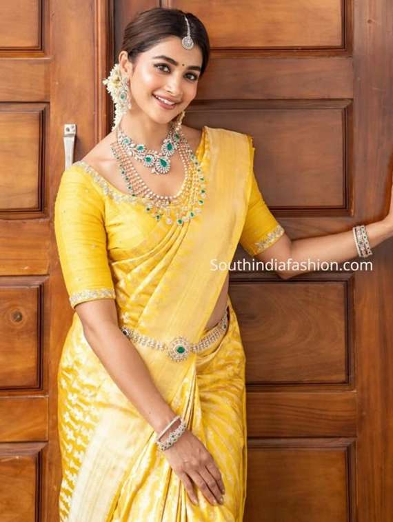 women self design banarasi saree with blouse - 22041444 -  Standard Image - 1