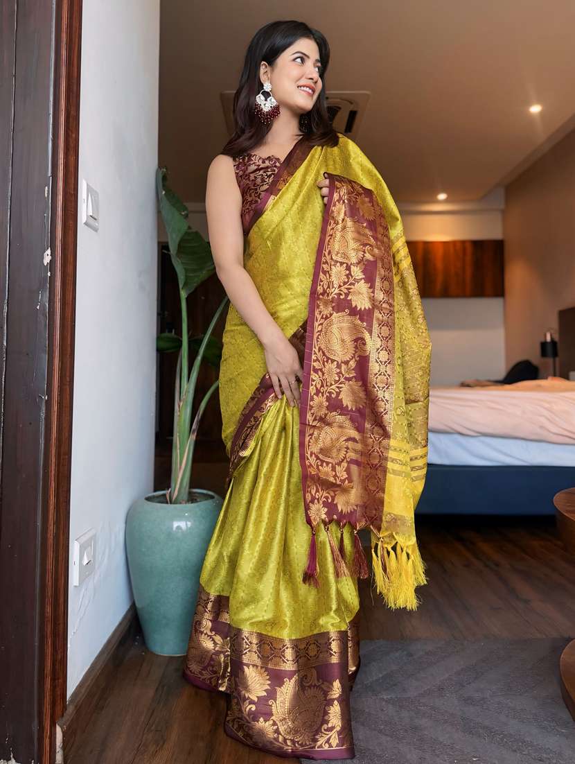 women self design bordered saree with blouse - 22041454 -  Standard Image - 1