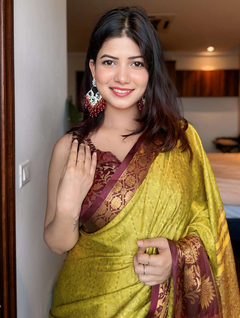 women self design bordered saree with blouse - 22041454 -  Standard Image - 4