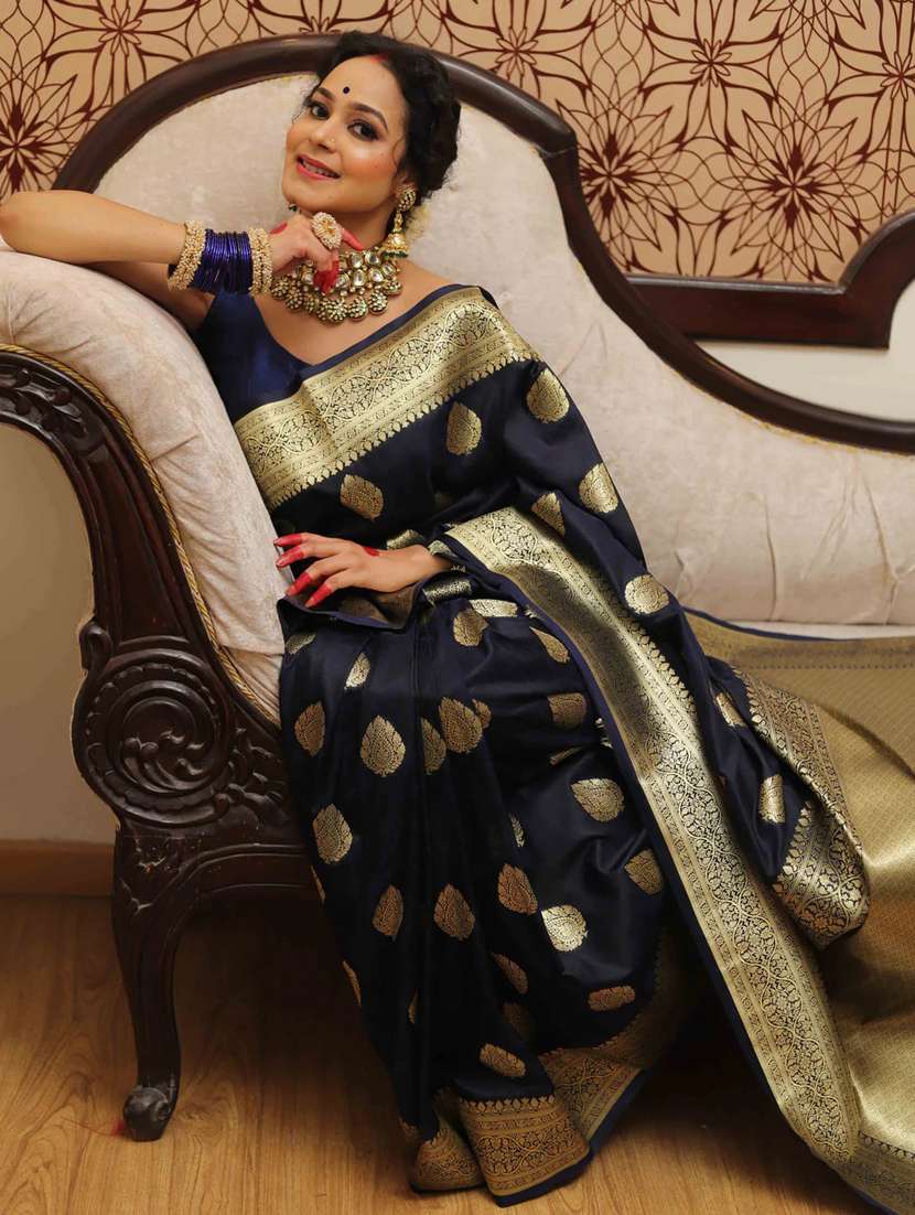 women self design banarasi saree with blouse - 22041456 - Standard Image - 4