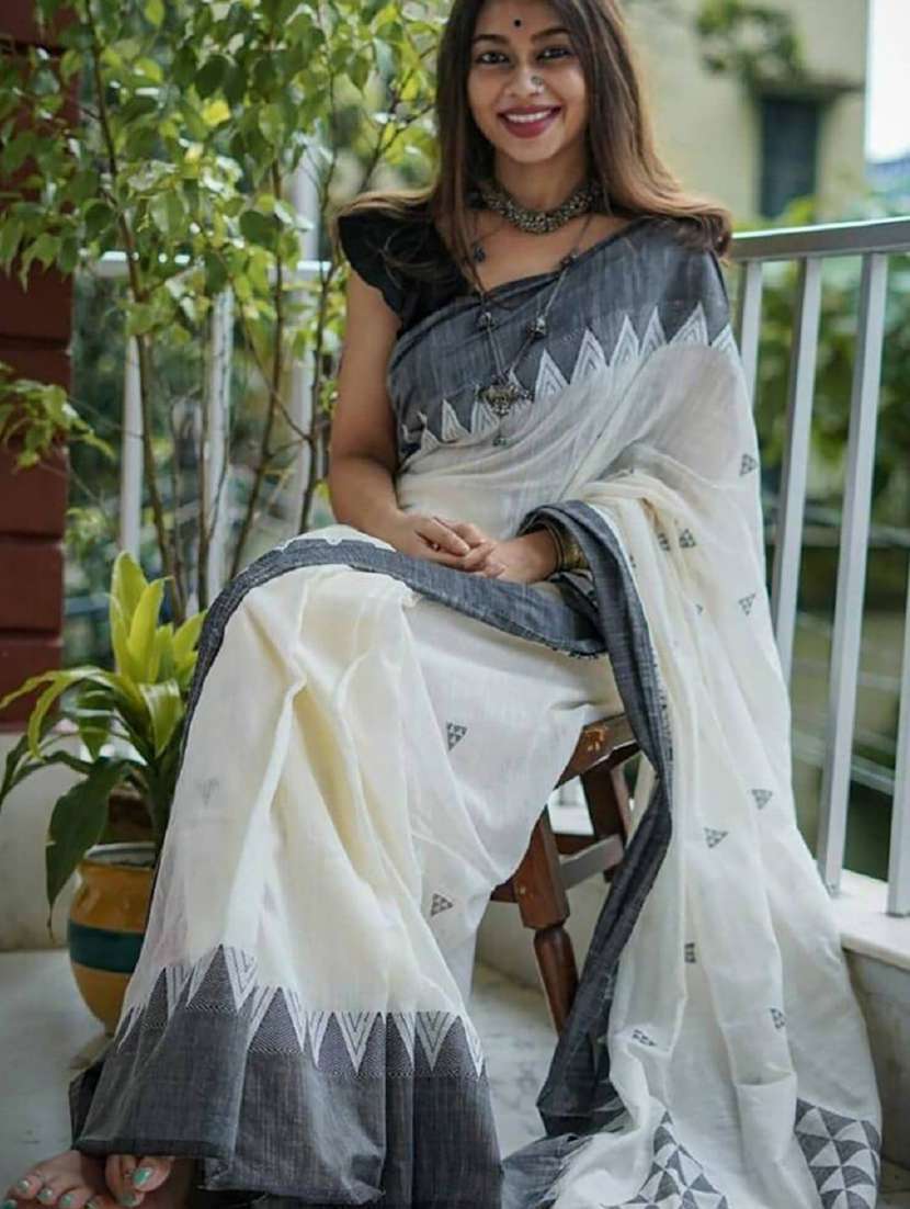 women self design handloom saree with blouse - 22041477 -  Standard Image - 1