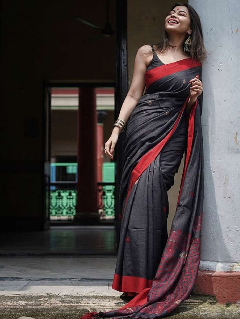 women self design handloom saree with blouse - 22041479 - Standard Image - 1