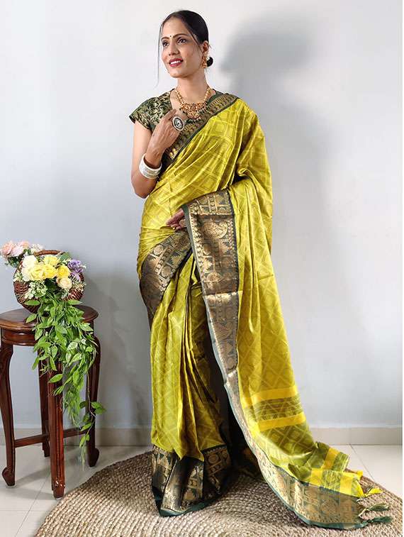 women self design bordered saree with blouse - 22041494 -  Standard Image - 4