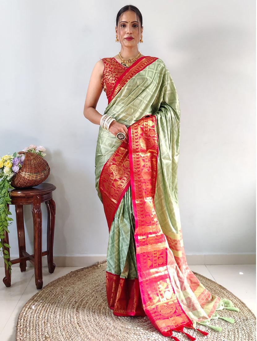 women self design bordered saree with blouse - 22041498 - Standard Image - 4
