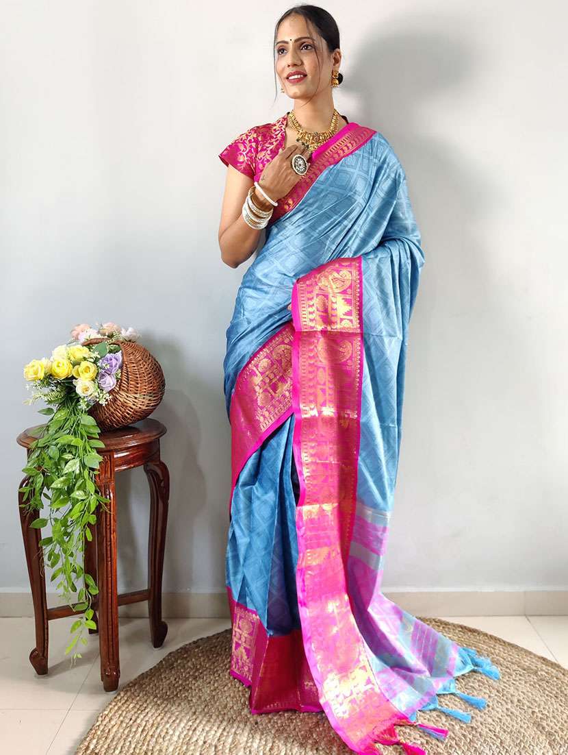 women self design bordered saree with blouse - 22041500 - Standard Image - 1