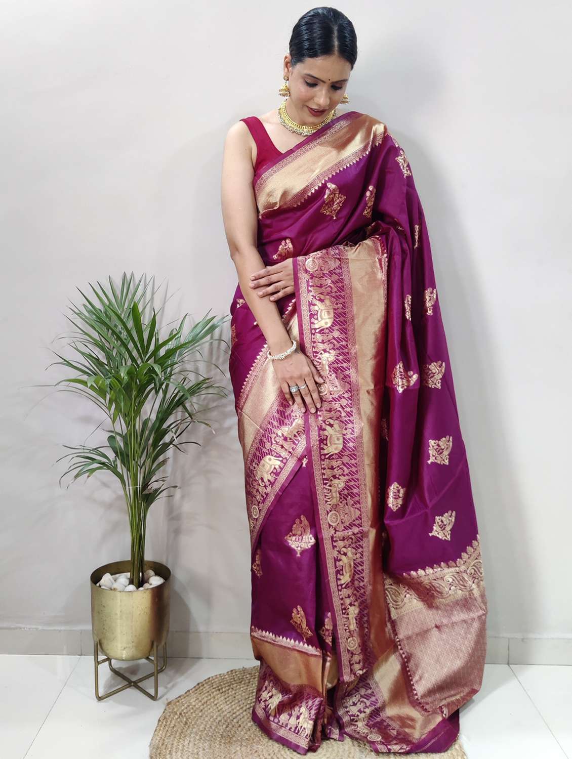 women self design banarasi saree with blouse - 22041511 -  Standard Image - 4