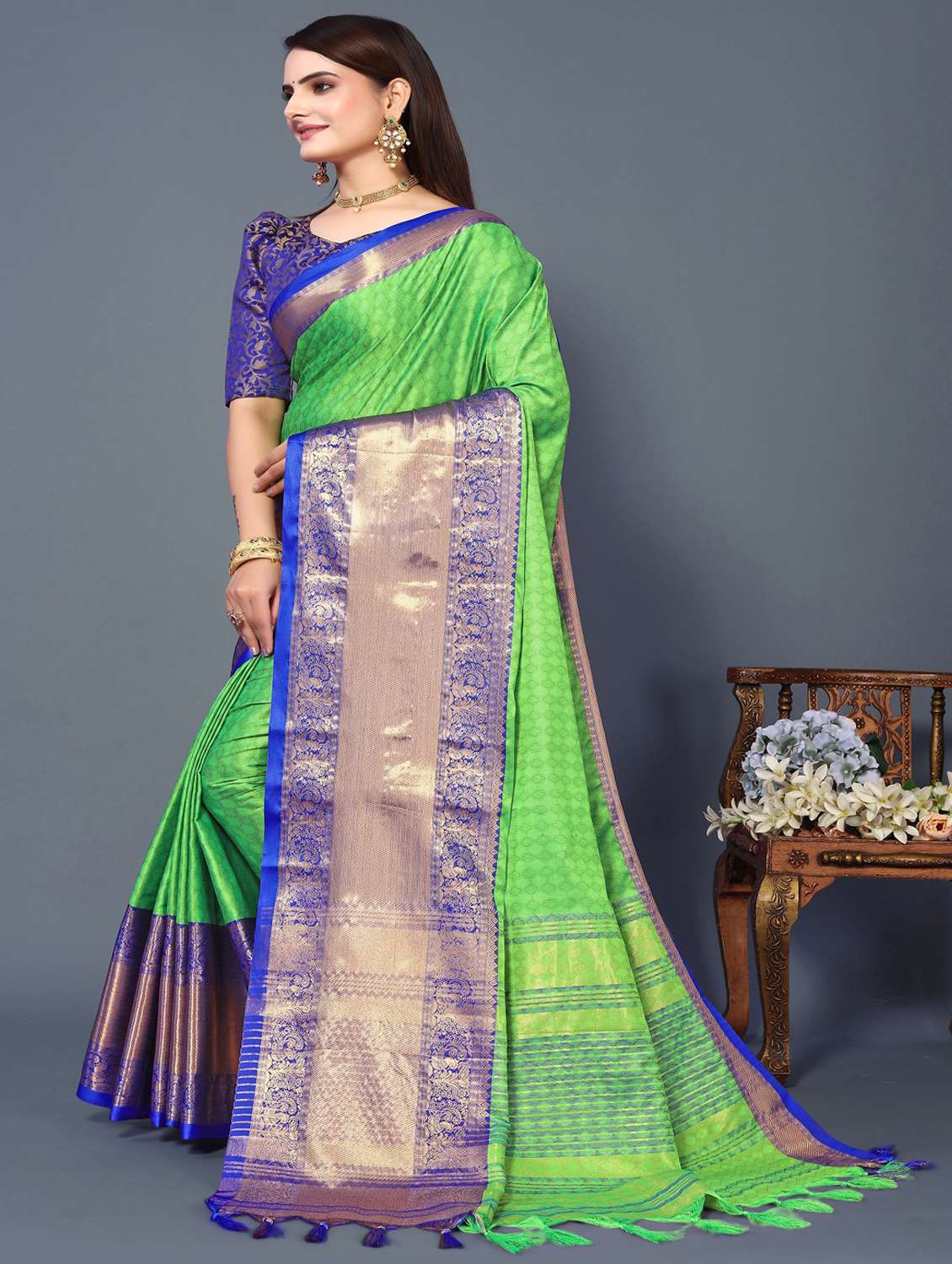 women self design bordered saree with blouse - 22041521 - Standard Image - 1