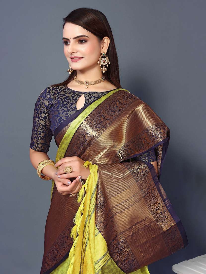 women self design bordered saree with blouse - 22041524 - Standard Image - 4