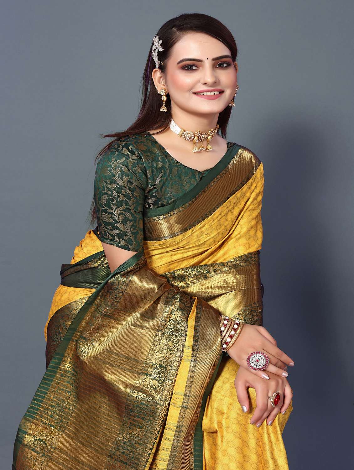 women self design bordered saree with blouse - 22041528 - Standard Image - 4