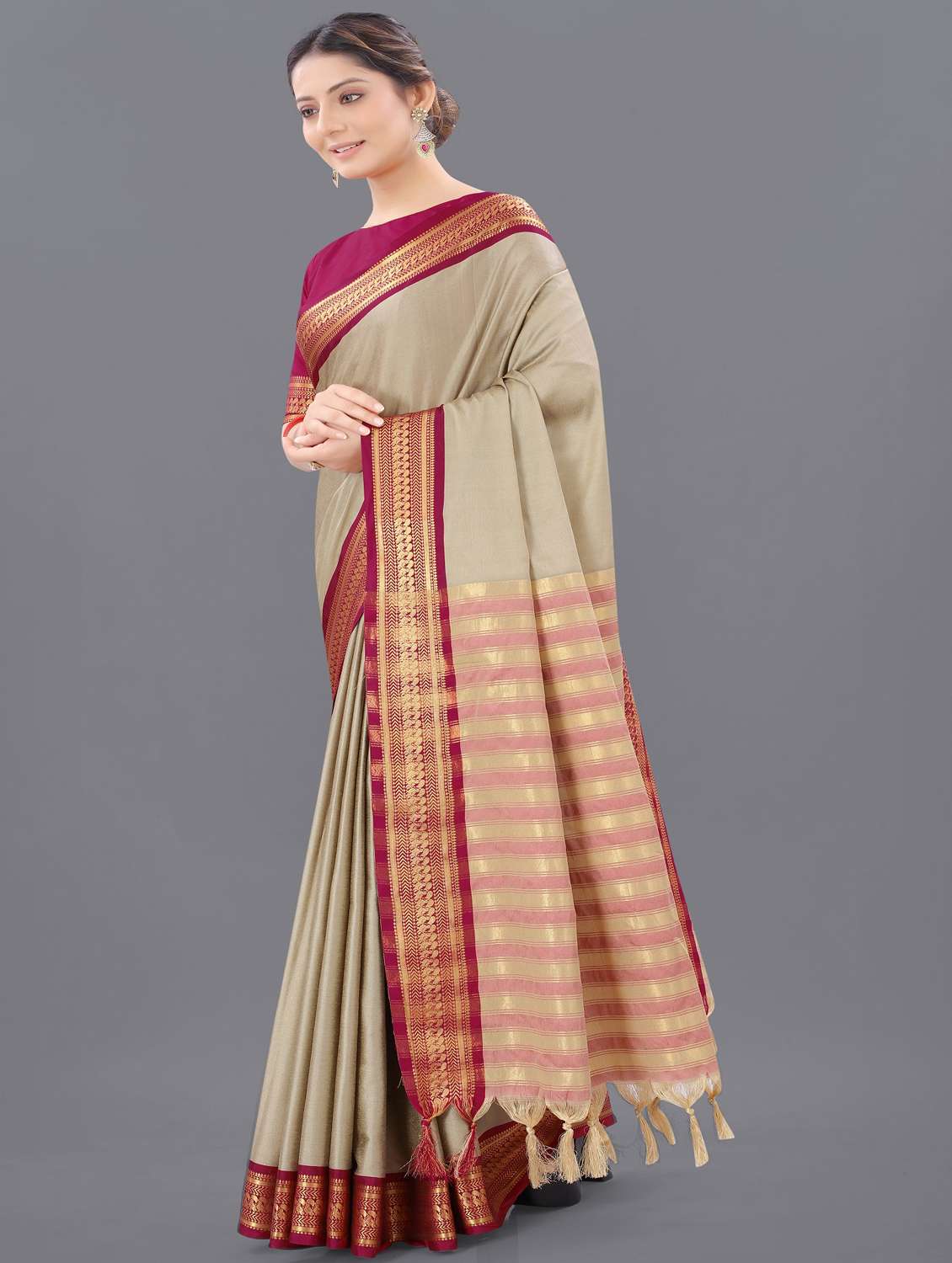 women solid with bordered saree with blouse - 22041566 -  Standard Image - 1