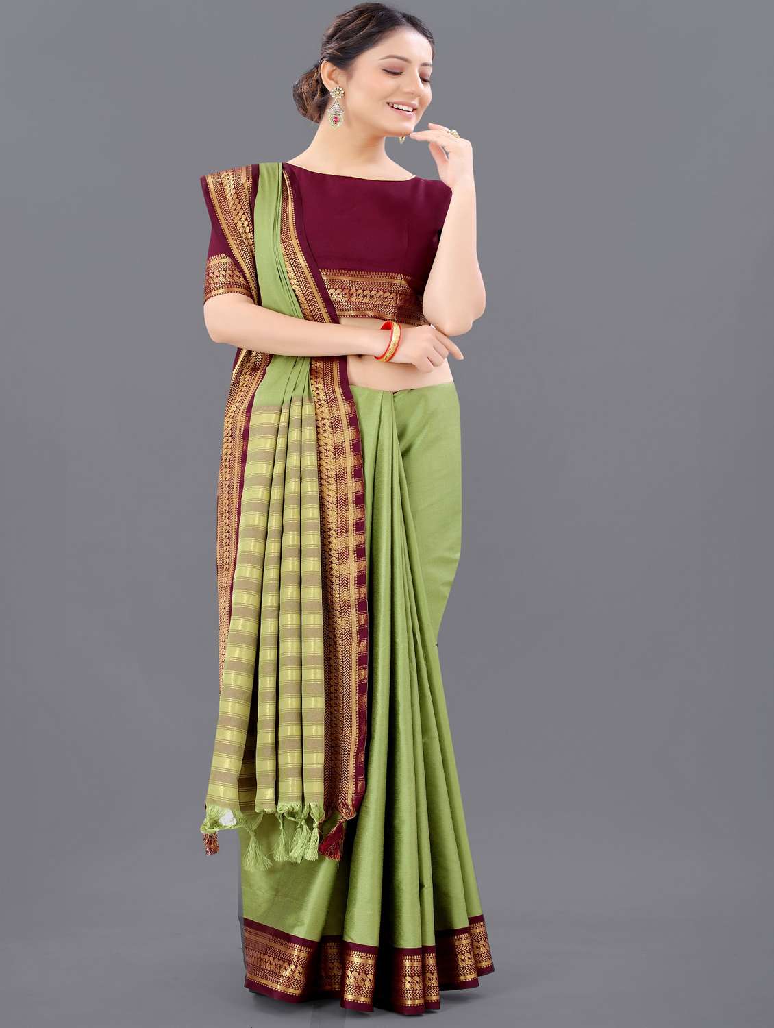 women solid with bordered saree with blouse - 22041570 -  Standard Image - 1