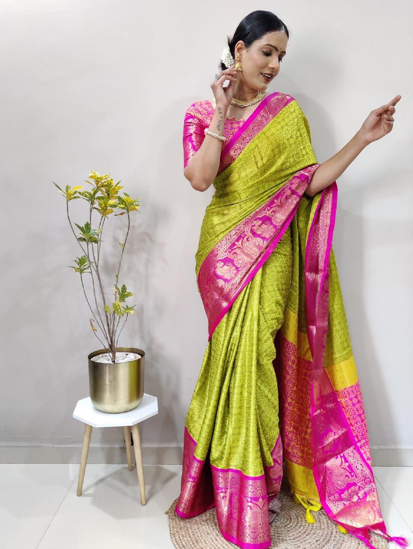 women self design bordered saree with blouse - 22041587 - Standard Image - 1