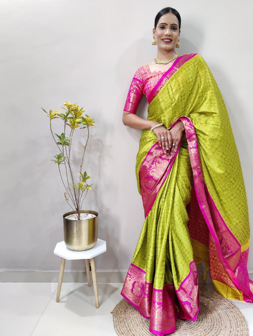 women self design bordered saree with blouse - 22041587 - Standard Image - 4