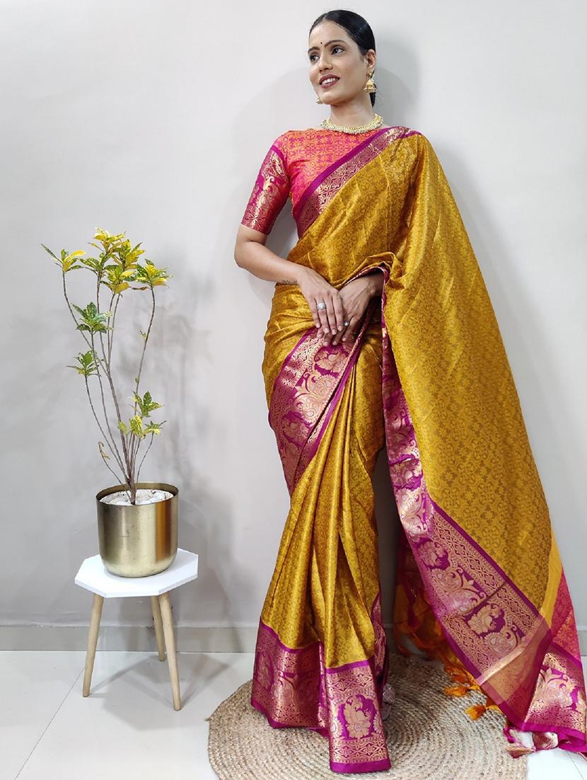 women self design bordered saree with blouse - 22041588 - Standard Image - 1