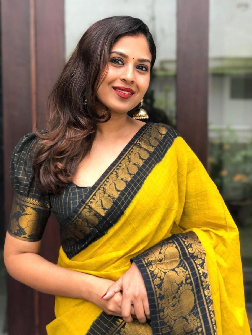 women checkered bordered saree with blouse - 22041591 - Standard Image - 1