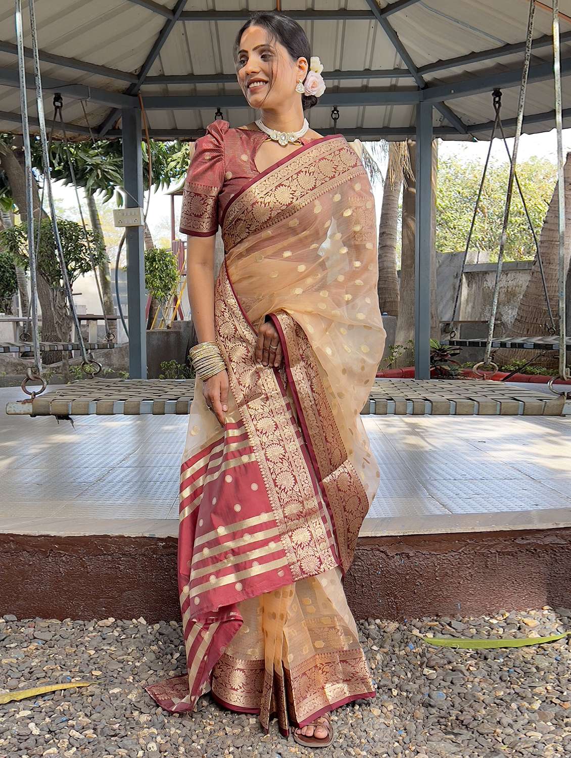women self design bordered saree with blouse - 22041609 -  Standard Image - 1