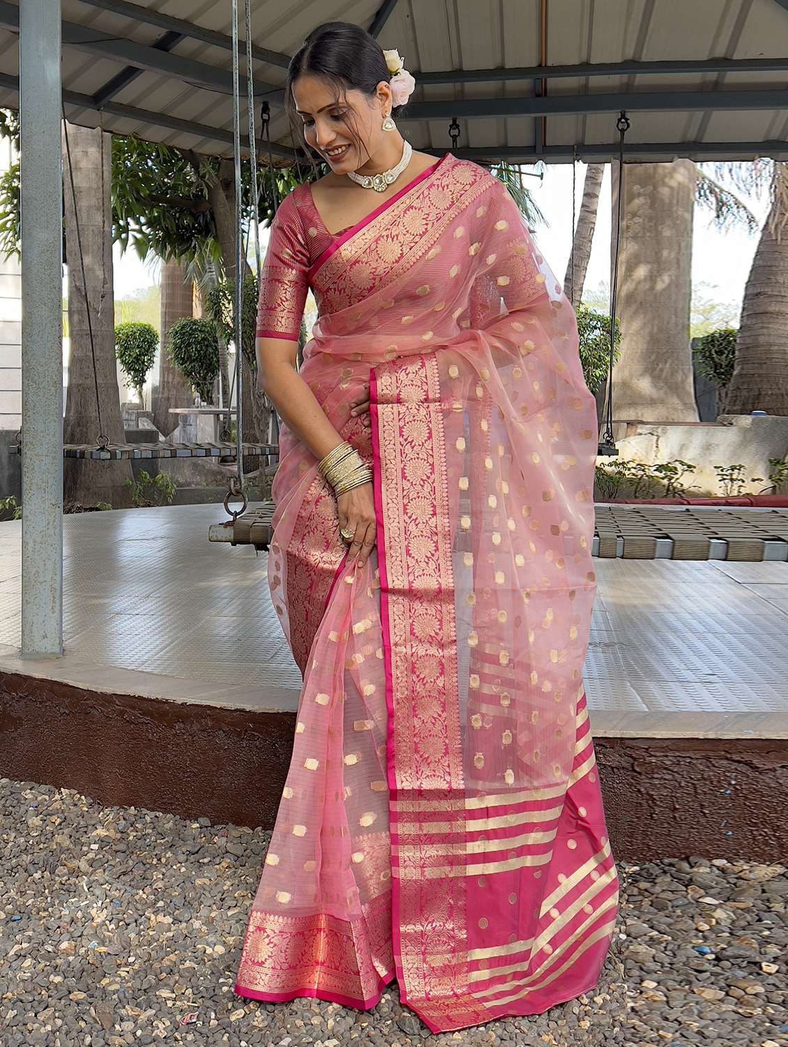 women self design bordered saree with blouse - 22041610 -  Standard Image - 4