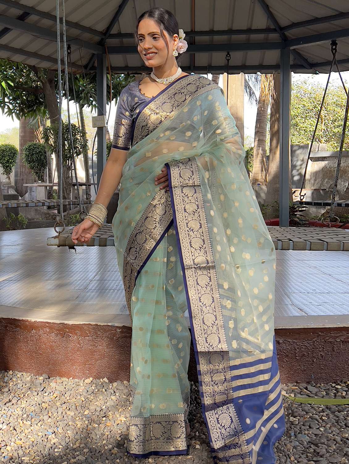 women self design bordered saree with blouse - 22041612 -  Standard Image - 1