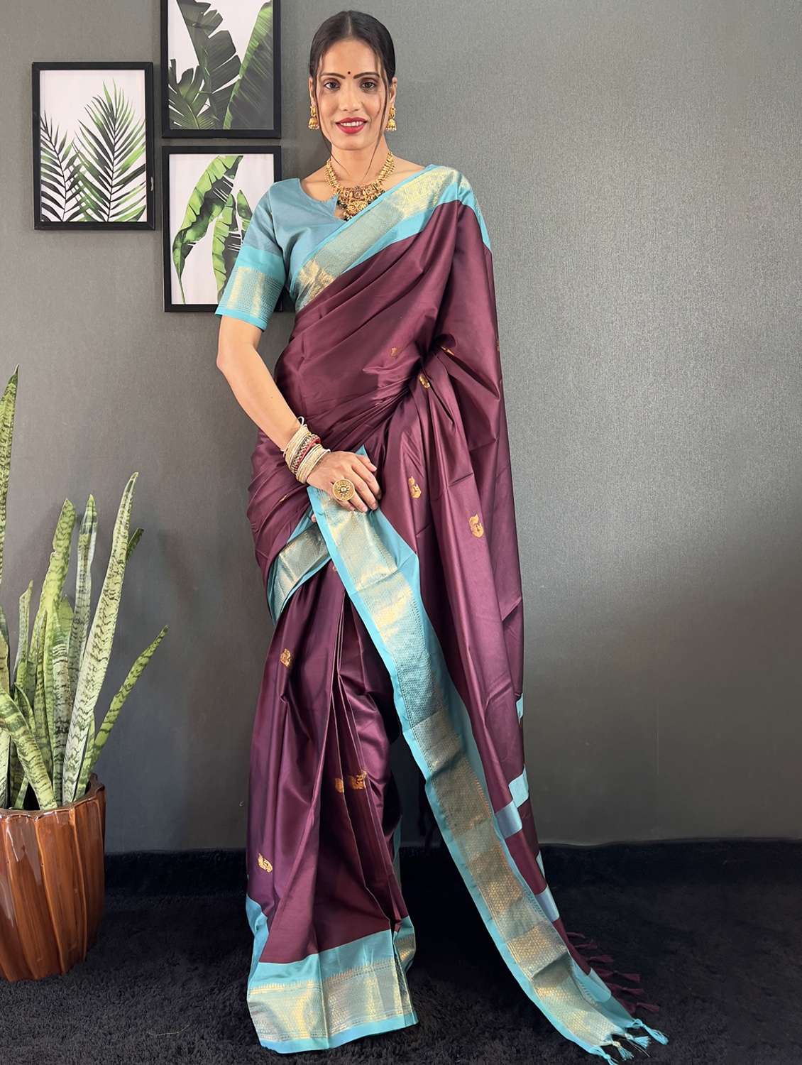 women self design bordered saree with blouse - 22041620 -  Standard Image - 1
