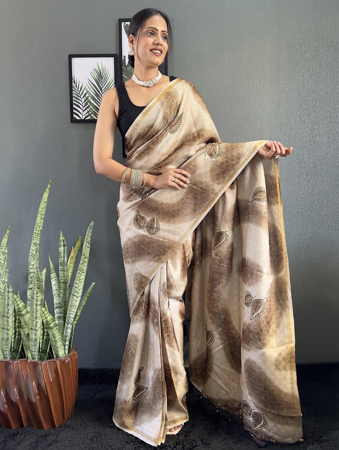 women printed casual wear saree with blouse - 22041638 -  Standard Image - 1