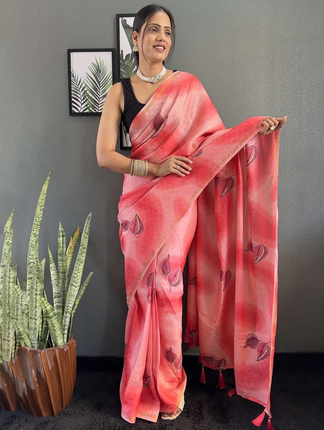 women printed casual wear saree with blouse - 22041640 -  Standard Image - 1
