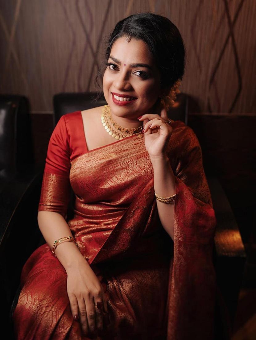 women self design banarasi saree with blouse - 22041695 - Standard Image - 1