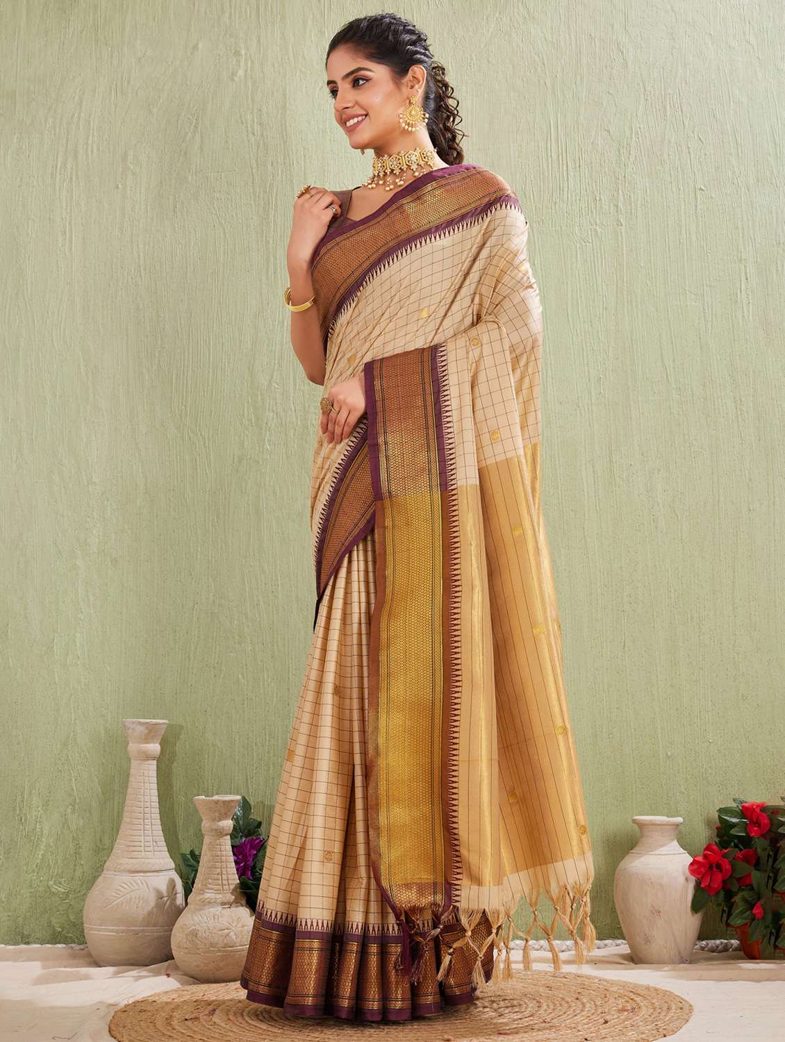 women checkered bordered saree with blouse - 22041721 -  Standard Image - 1
