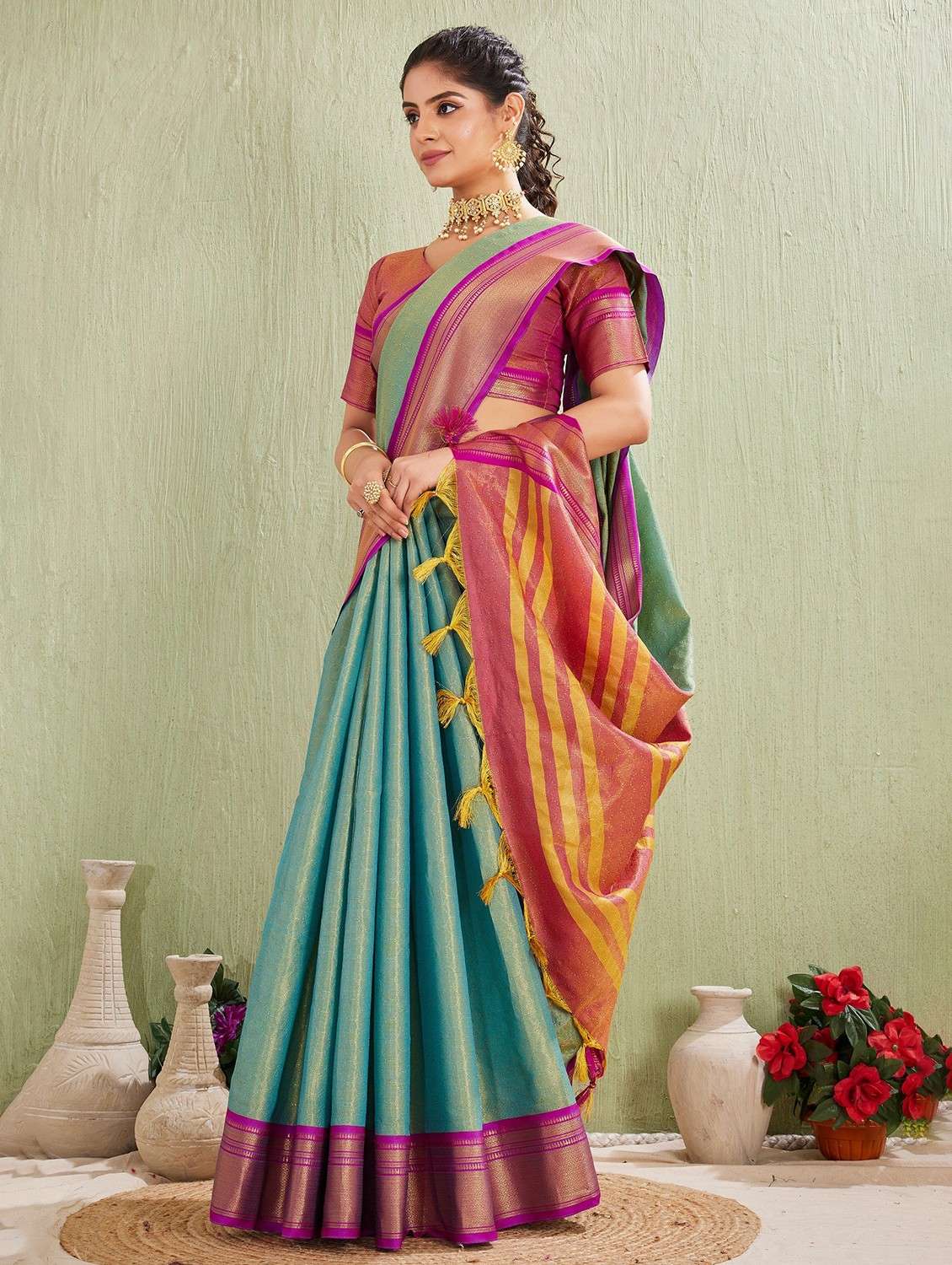 women self design bordered saree with blouse - 22041725 - Standard Image - 1