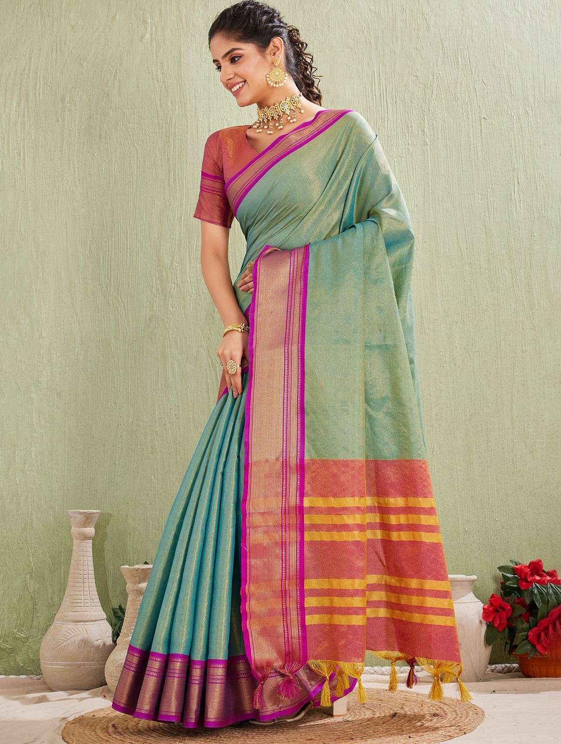 women self design bordered saree with blouse - 22041725 - Standard Image - 4