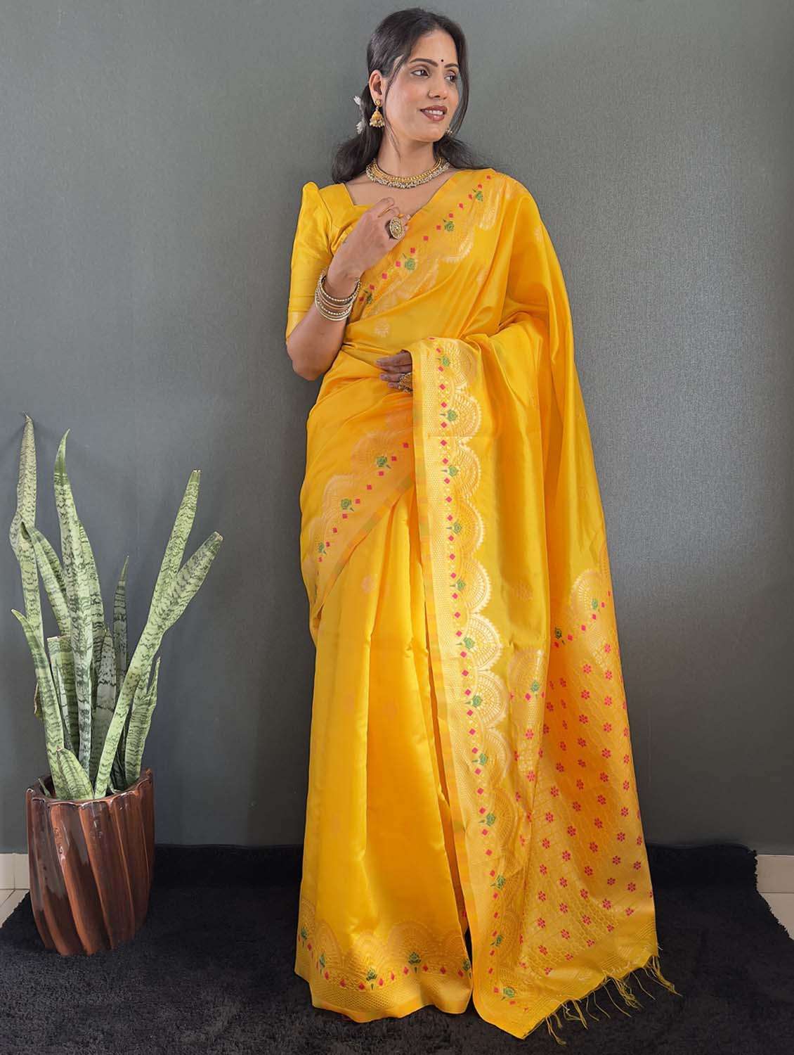 women self design banarasi saree with blouse - 22041756 -  Standard Image - 1