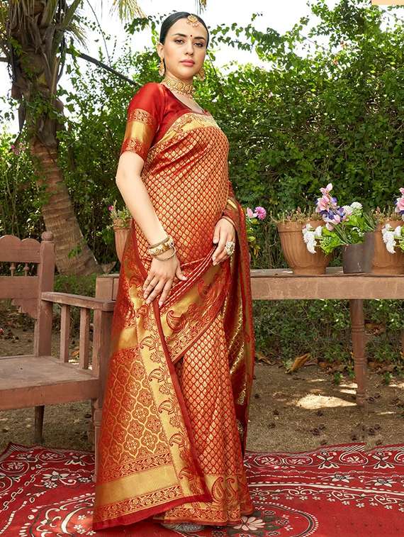 women self design banarasi saree with blouse - 22041766 - Standard Image - 1