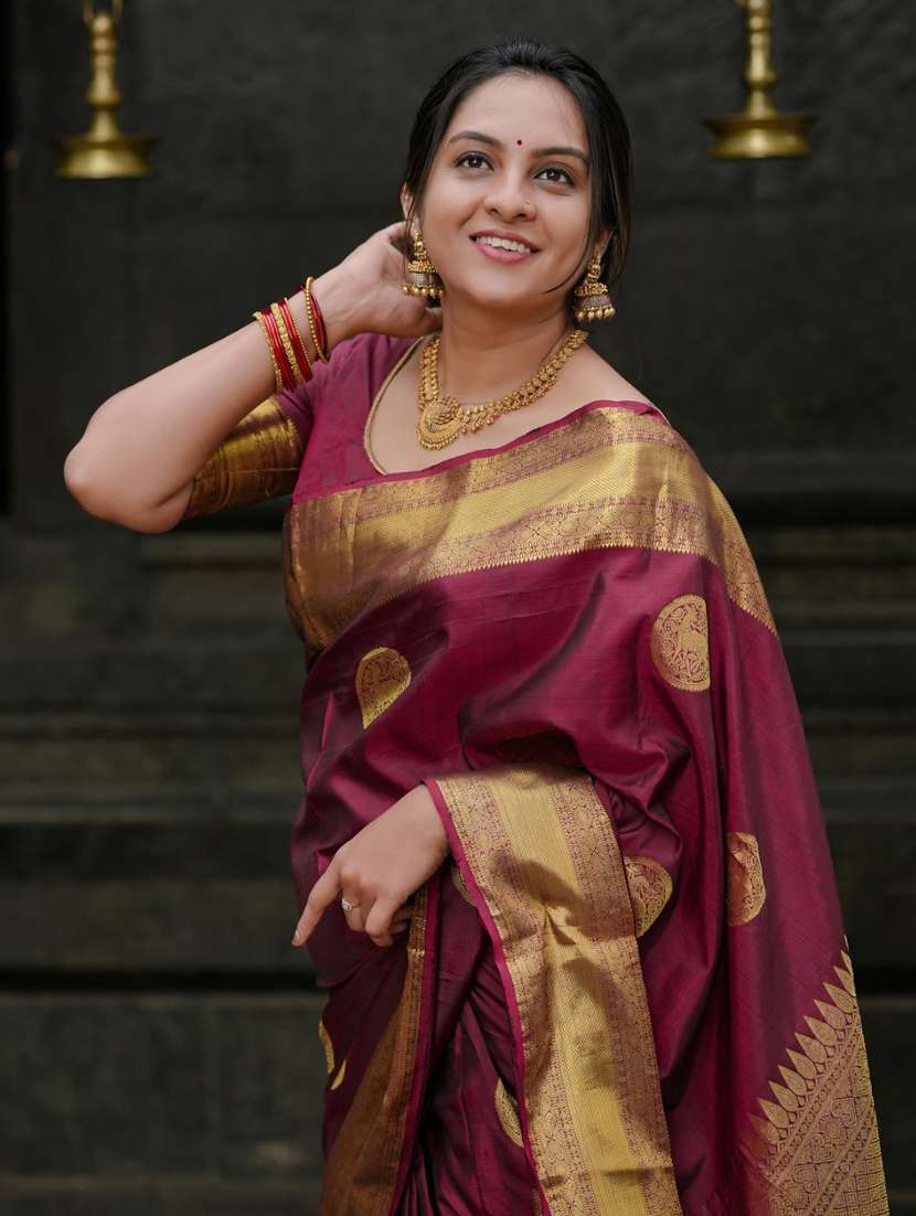 women self design banarasi saree with blouse - 22041767 - Standard Image - 4