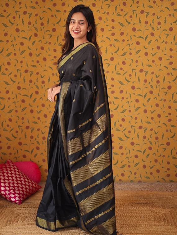 women self design bordered saree with blouse - 22041773 - Standard Image - 1