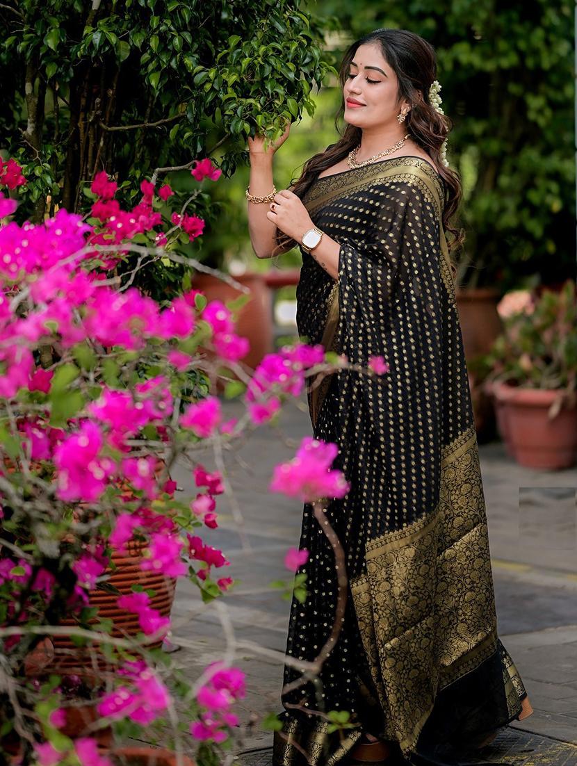 women self design banarasi saree with blouse - 22041787 - Standard Image - 1