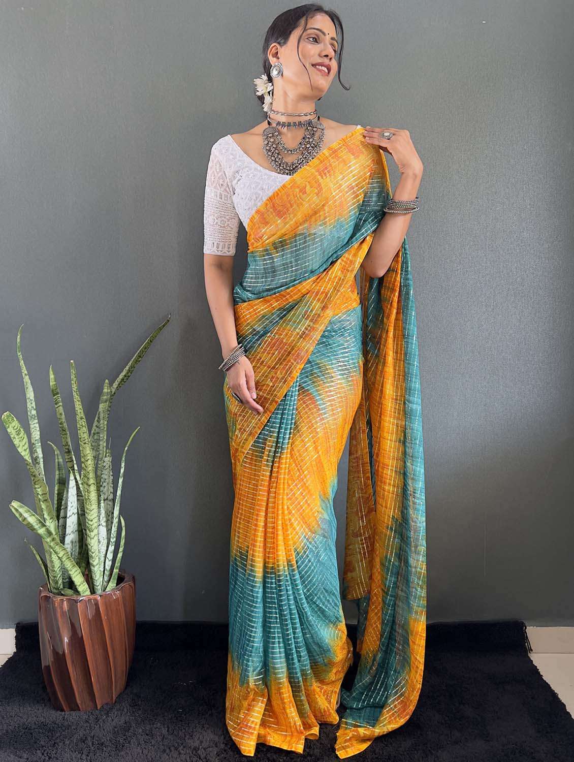 women printed casual wear saree with blouse - 22041794 -  Standard Image - 1