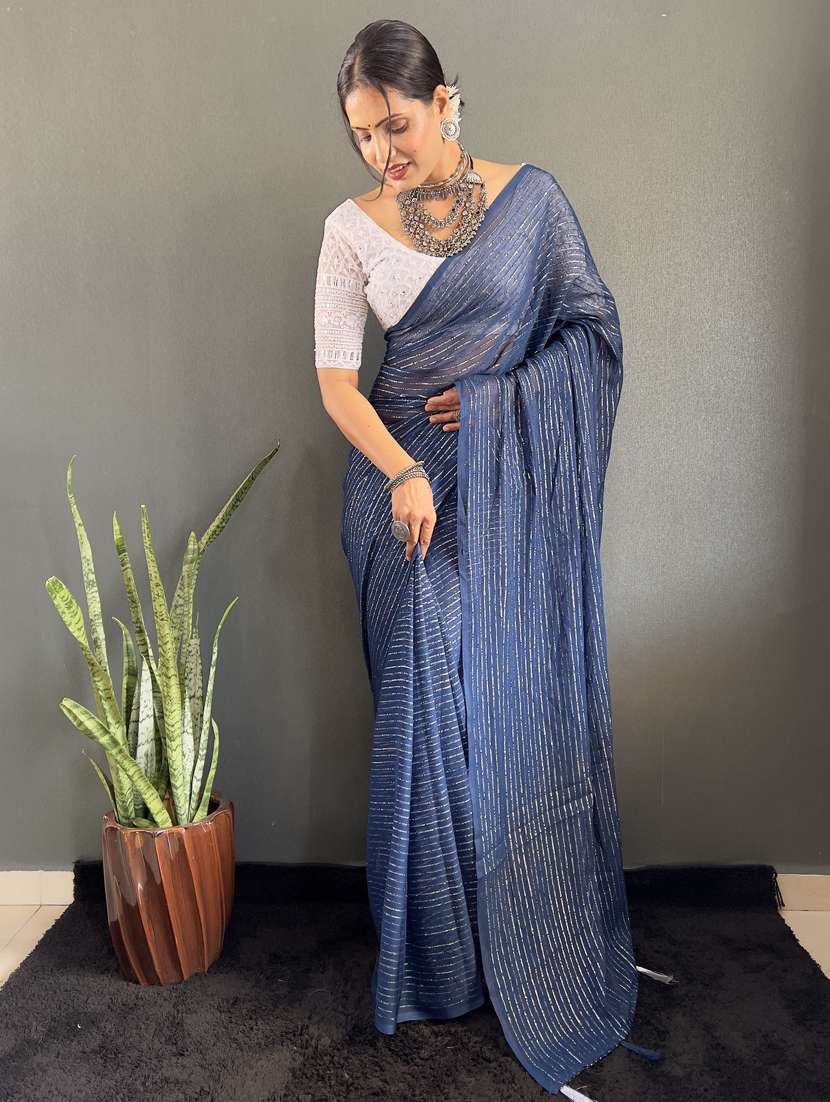 women striped printed saree with blouse - 22041796 - Standard Image - 4