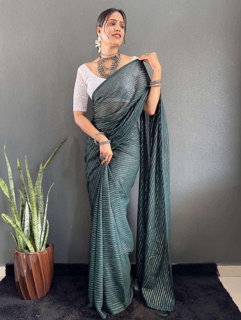 women striped printed saree with blouse - 22041797 - Standard Image - 4