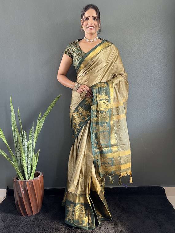 women self design bordered saree with blouse