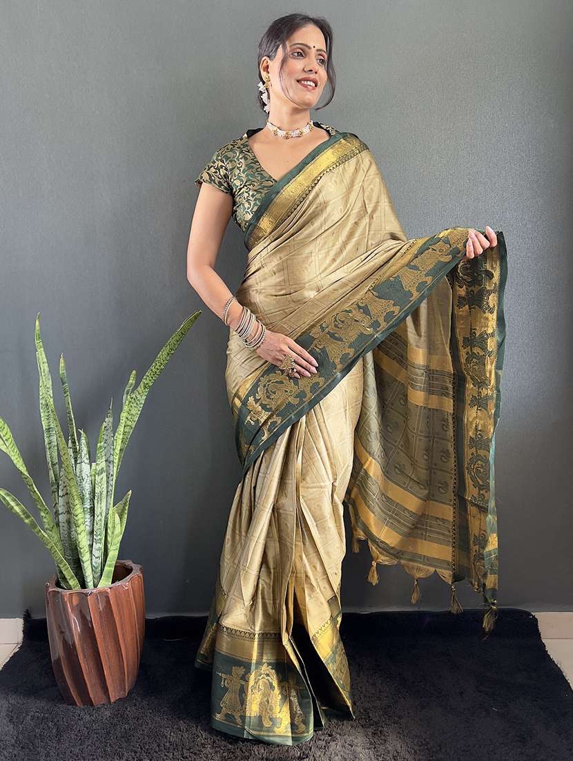 women self design bordered saree with blouse - 22041803 -  Standard Image - 1