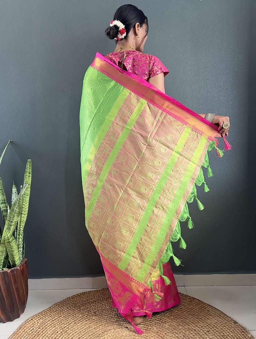 women self design bordered saree with blouse - 22041804 -  Standard Image - 4