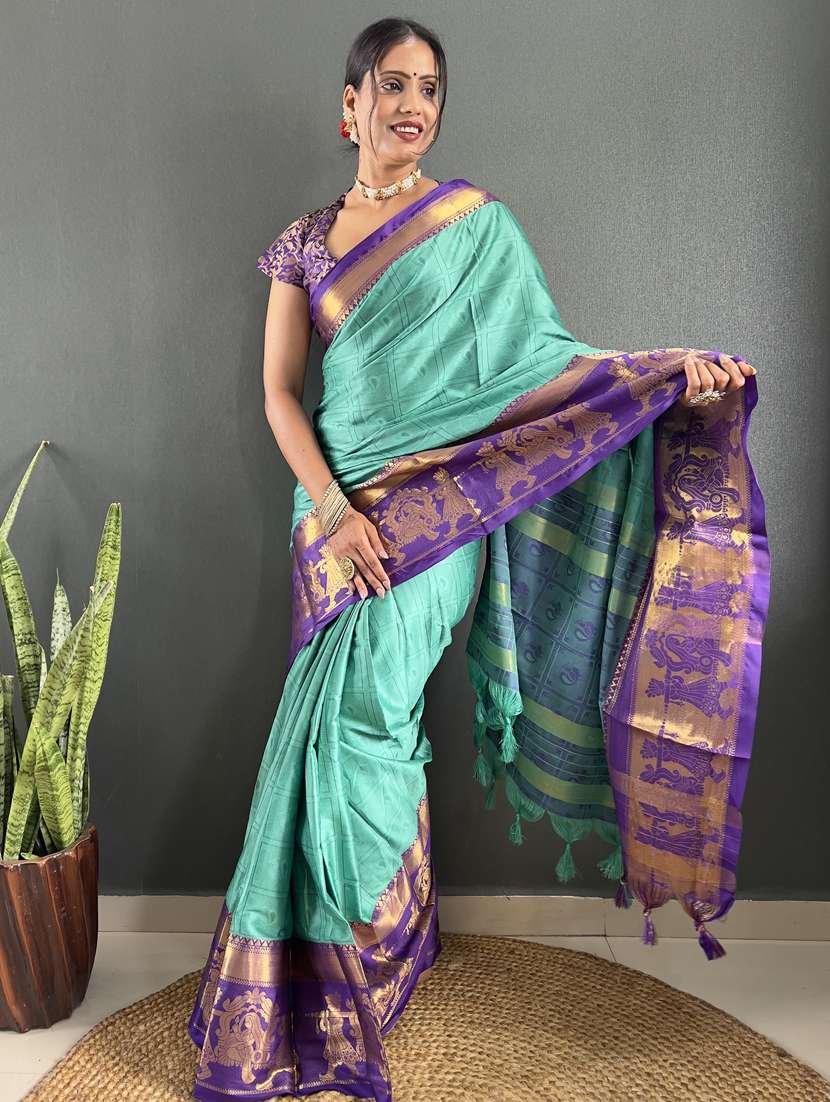 women self design bordered saree with blouse - 22041806 - Standard Image - 4
